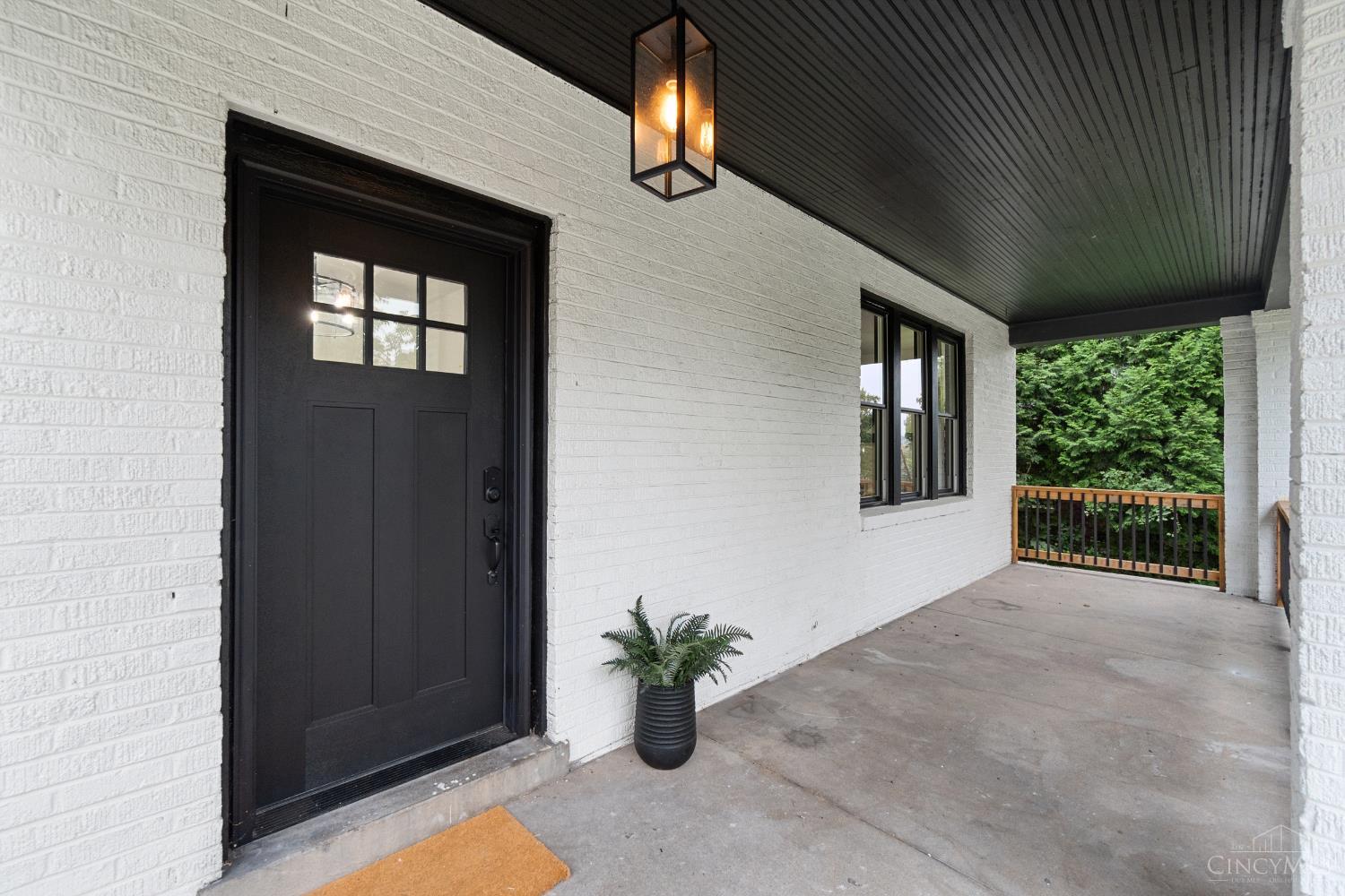 1016 Valley Lane