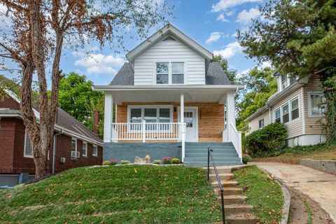 Photo of 3339 Hewitt Crescent Street, Cincinnati, OH 45207 (MLS # 1857689)