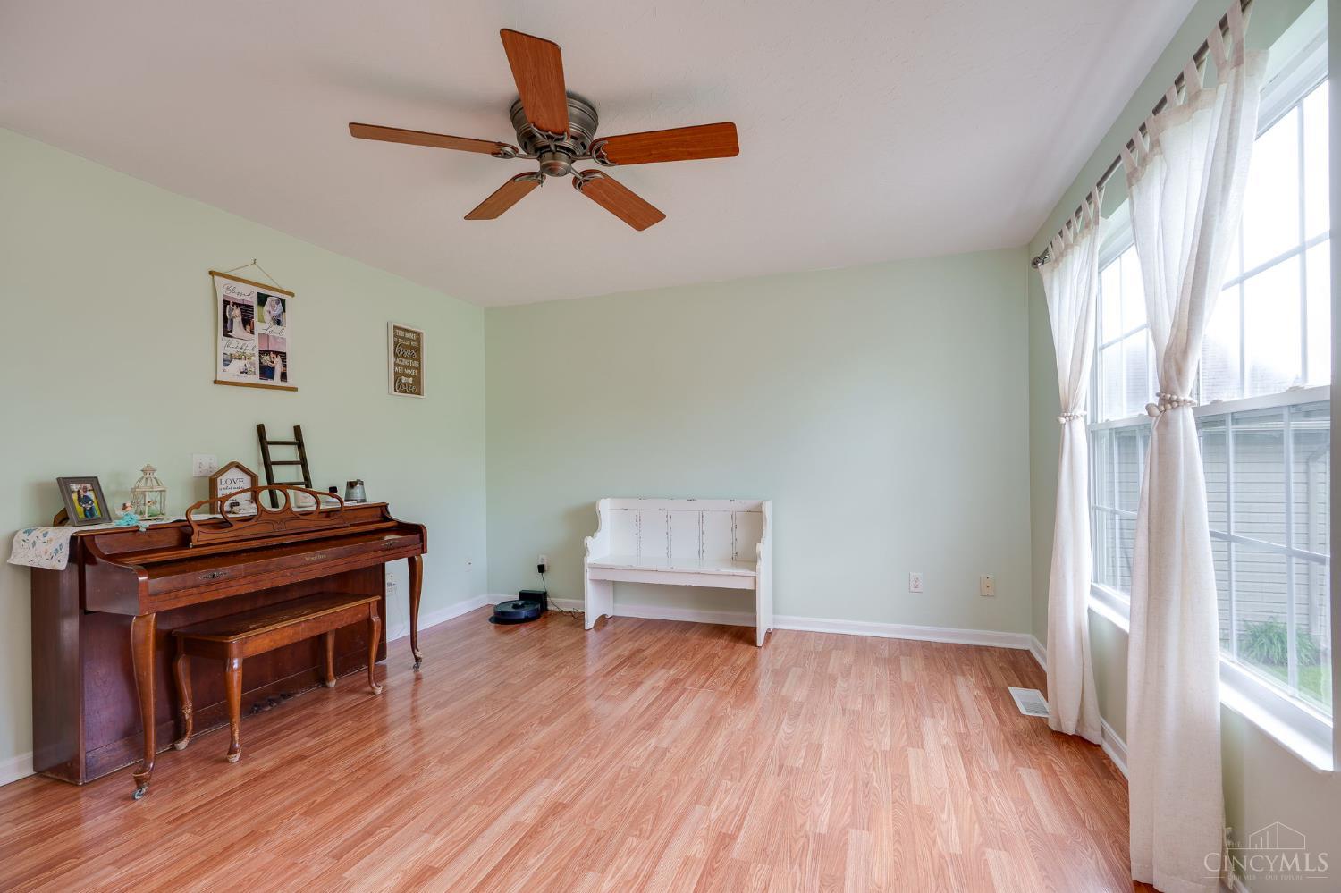 1240 Carriage Hill Lane, Hamilton, Ohio image 8
