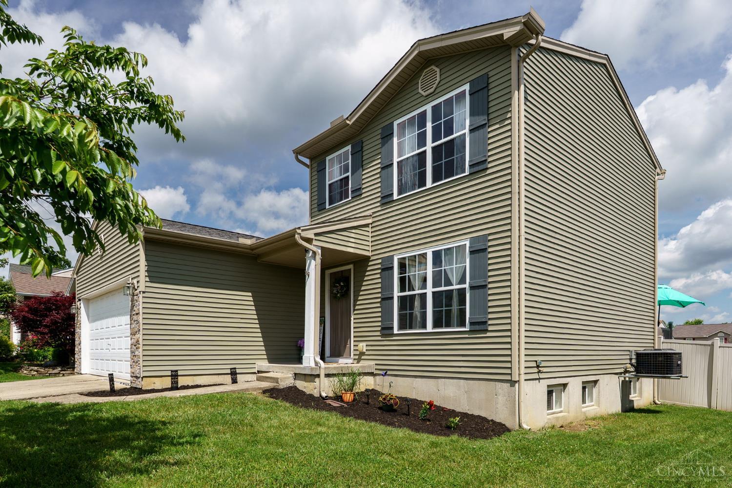 1240 Carriage Hill Lane, Hamilton, Ohio image 2