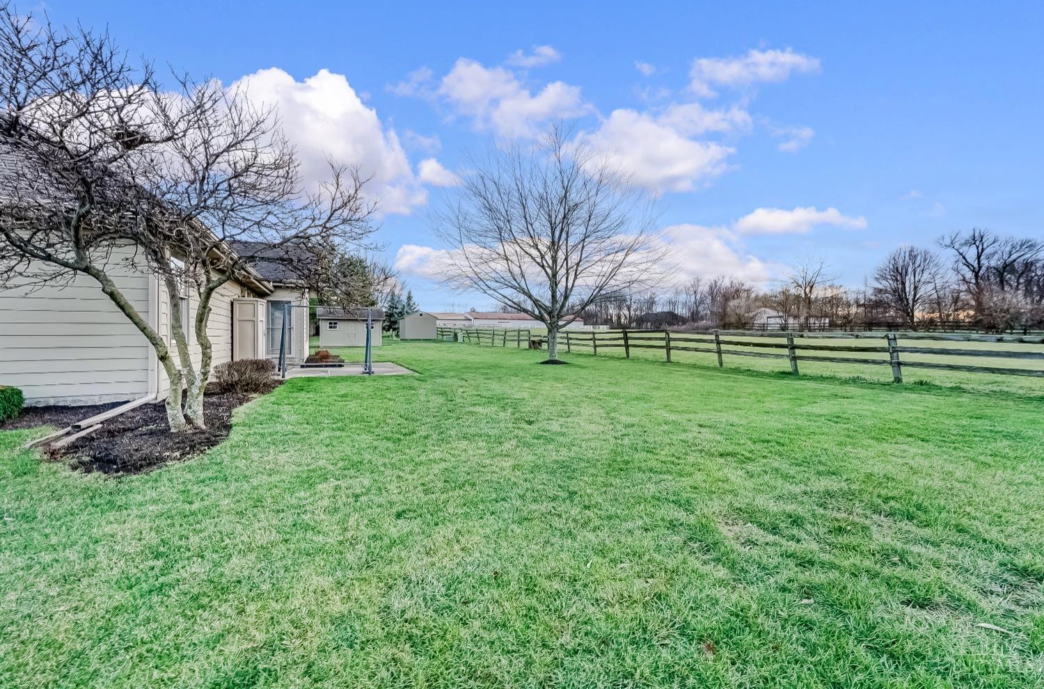 8955 Sycamore Trails Drive, Clearcreek Twp., Ohio image 34