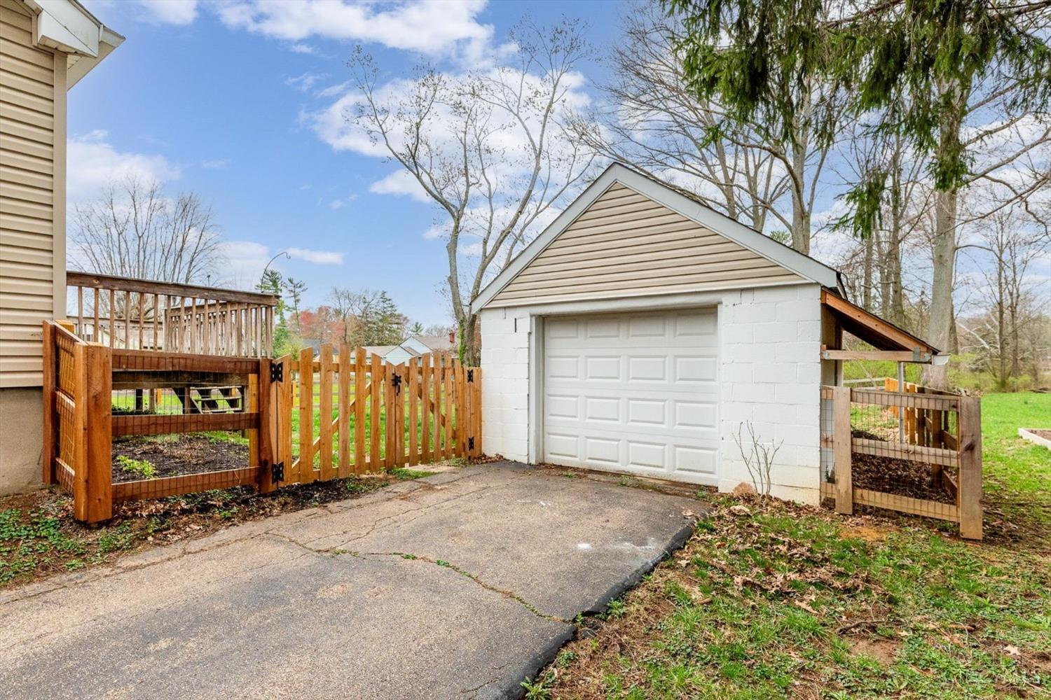 407 N Charity Street, Bethel, Ohio image 32