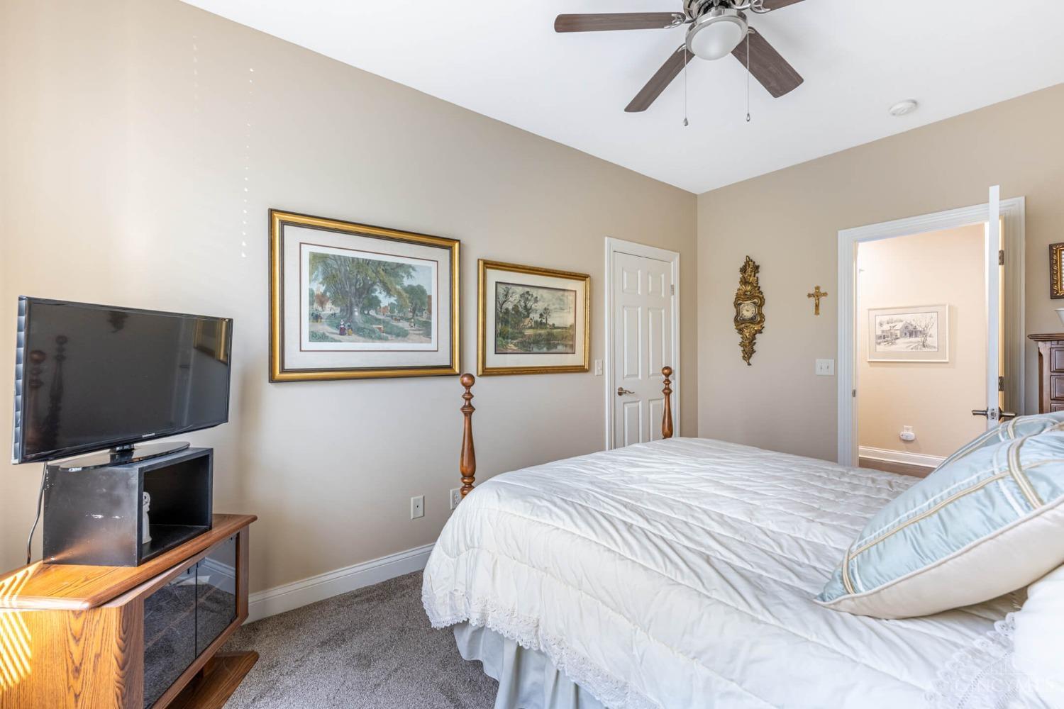 128 Harbour Drive, Springboro, Ohio image 37