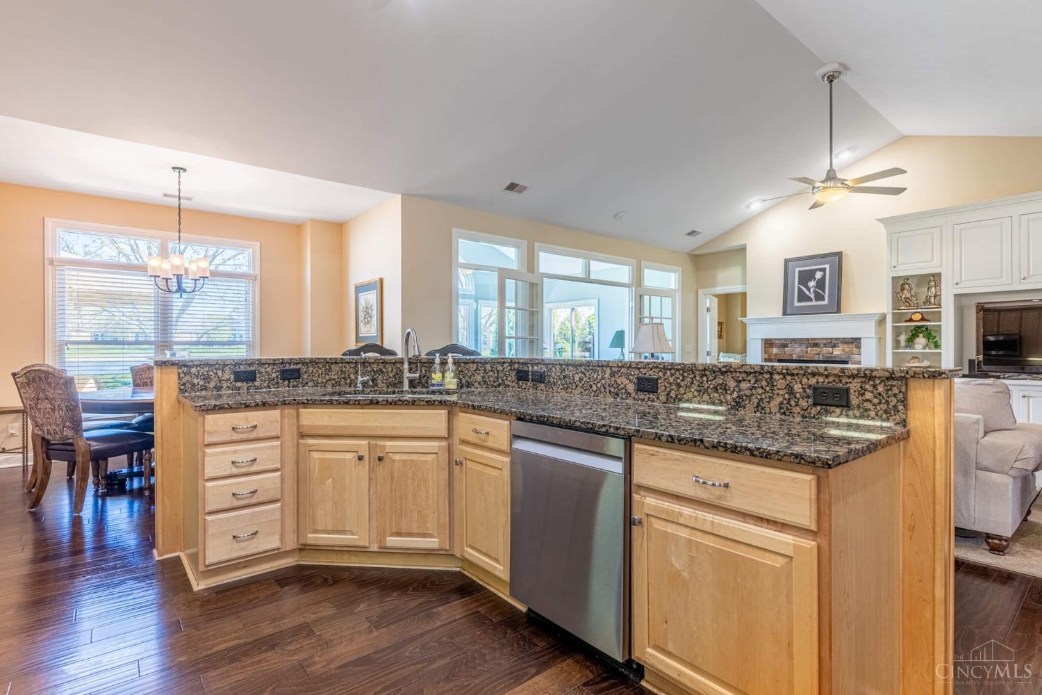 128 Harbour Drive, Springboro, Ohio image 12