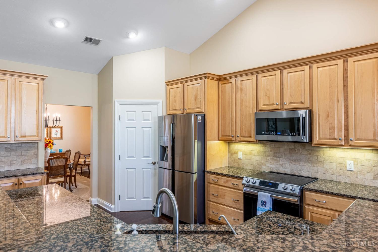 128 Harbour Drive, Springboro, Ohio image 9