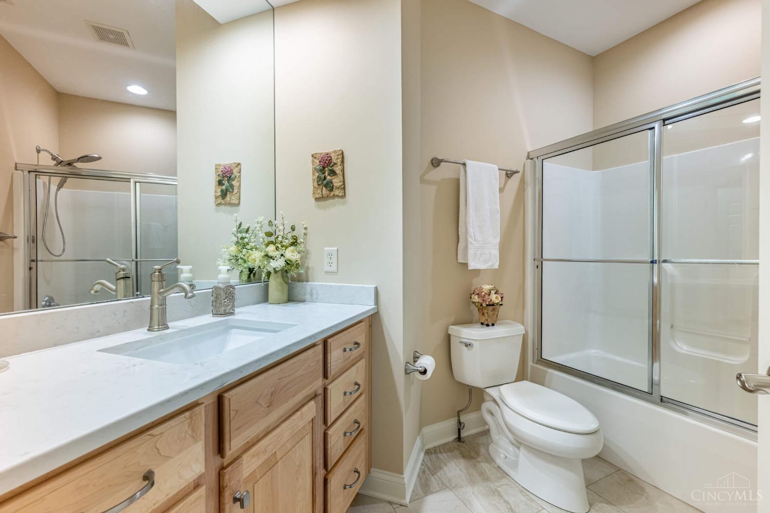 128 Harbour Drive, Springboro, Ohio image 36
