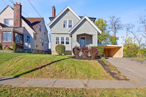Photo of 3635 Barberry Avenue, Cincinnati, OH 45207 (MLS # 1860080)