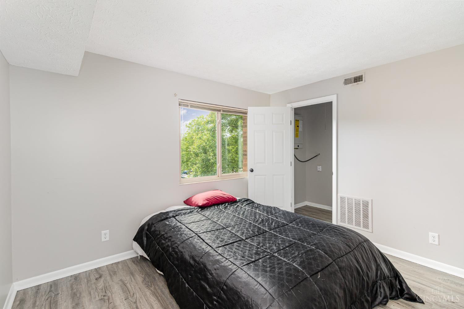 5985 Meadow Creek Drive #9, Miami Twp, Ohio image 18