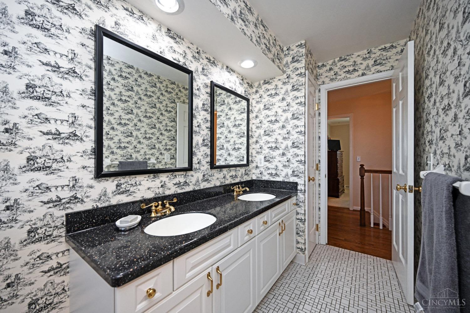 7150 Hamilton Hills Drive, Anderson Twp, Ohio image 25