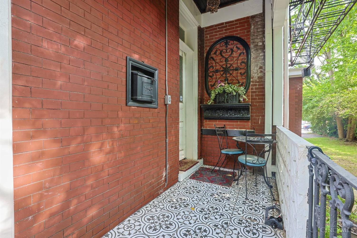 445 Ludlow Avenue
