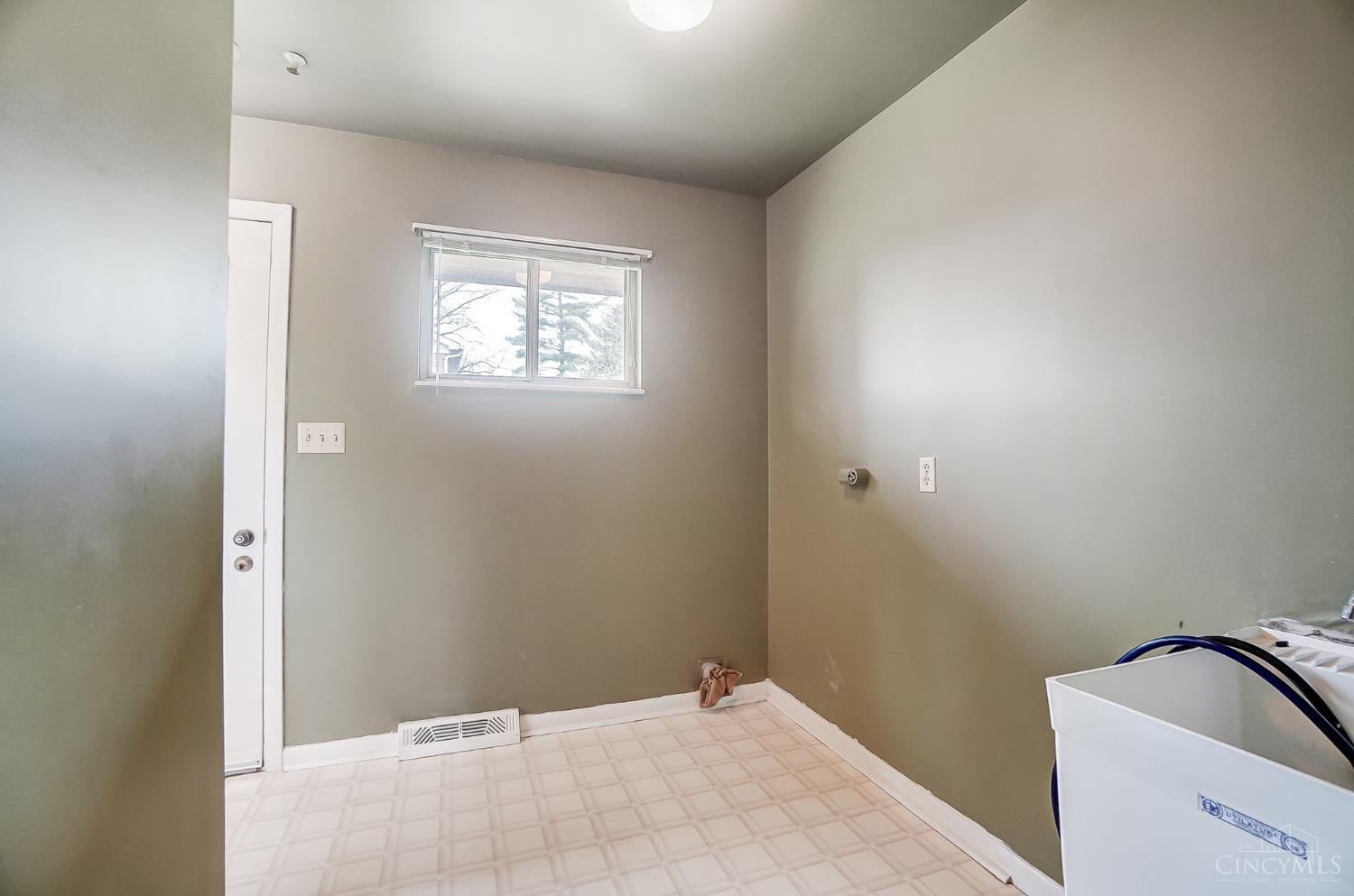 9509 Croton Drive, Montgomery, Ohio image 32