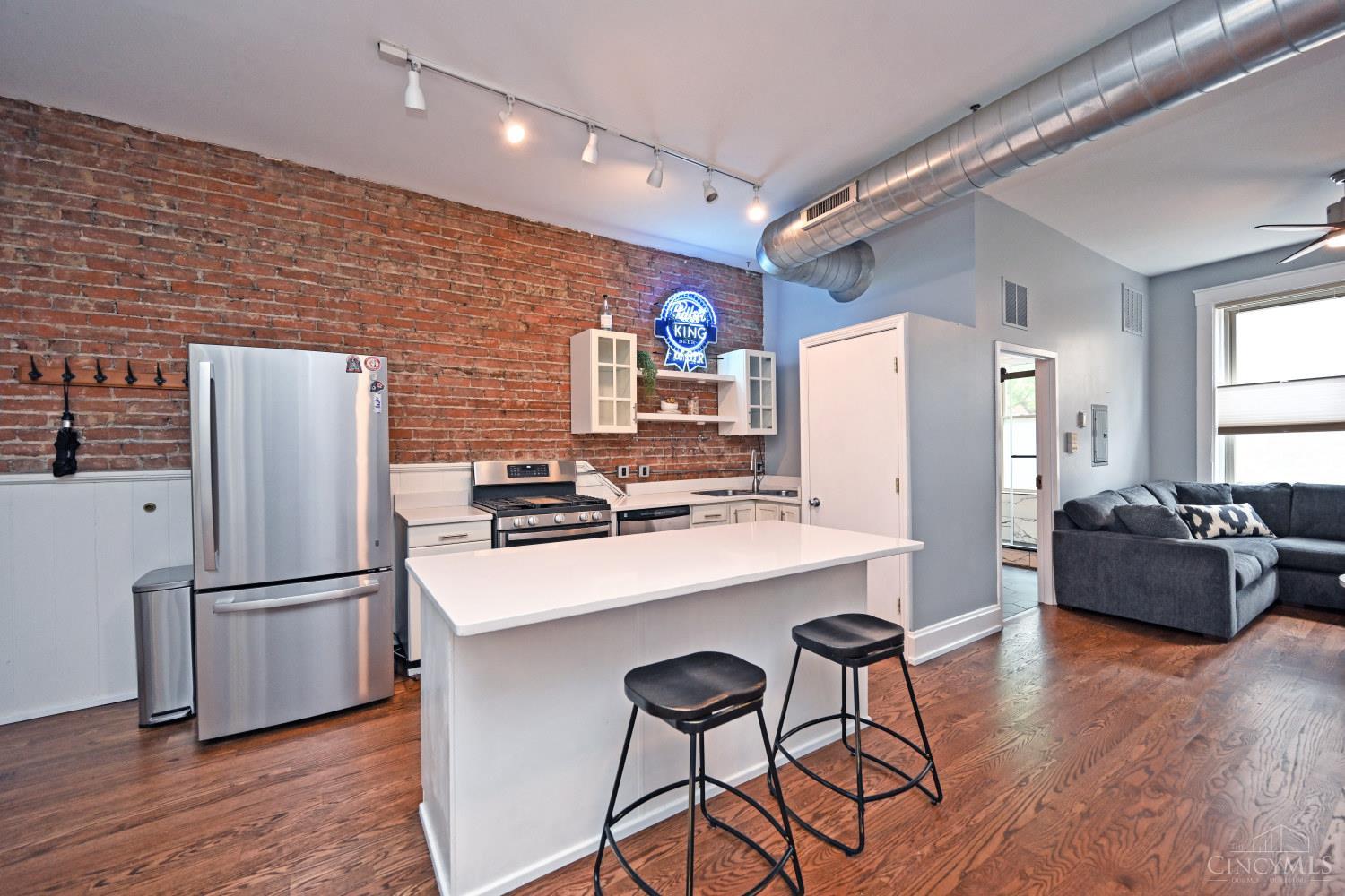 1410 Main Street 2C