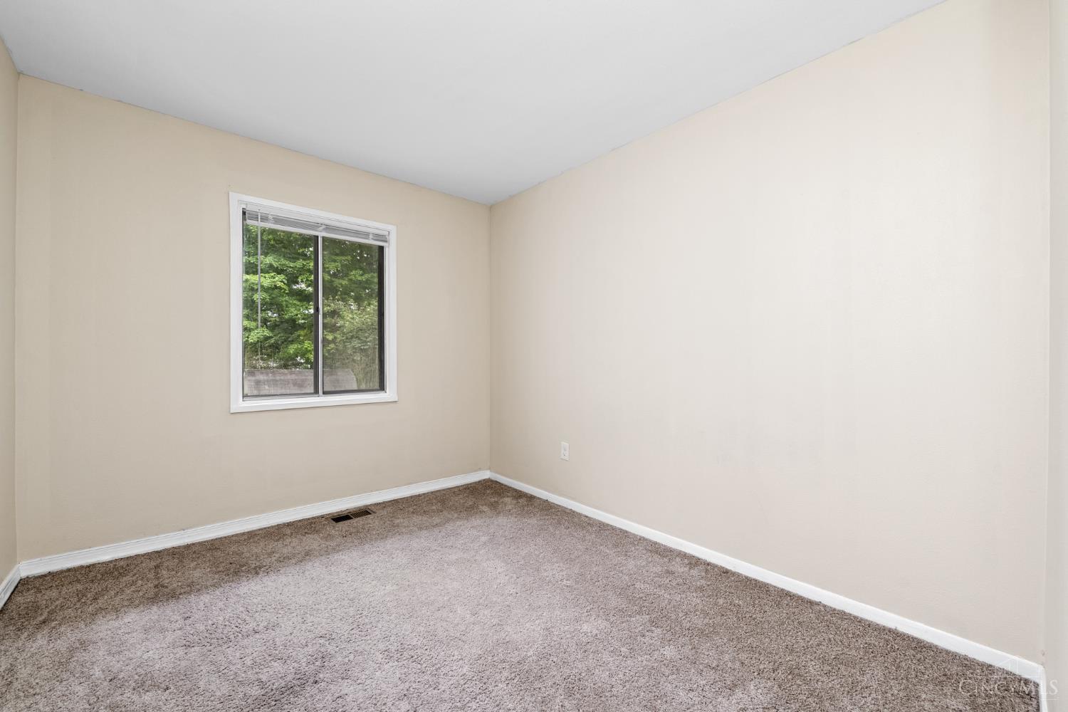 2409 Schon Drive, Colerain Twp, Ohio image 13