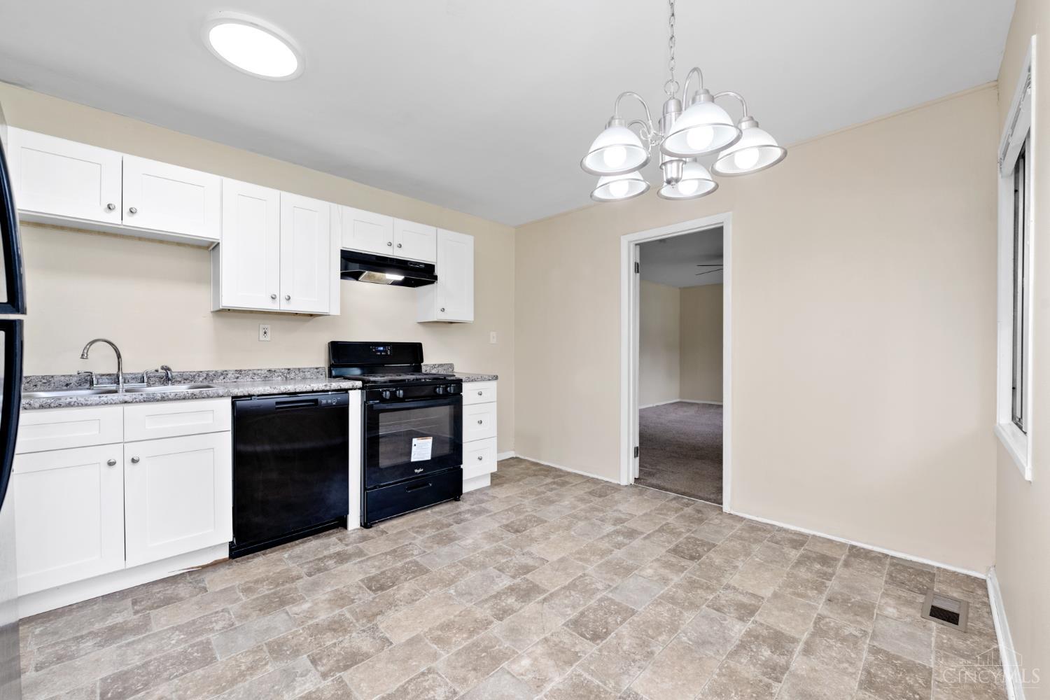 2409 Schon Drive, Colerain Twp, Ohio image 10