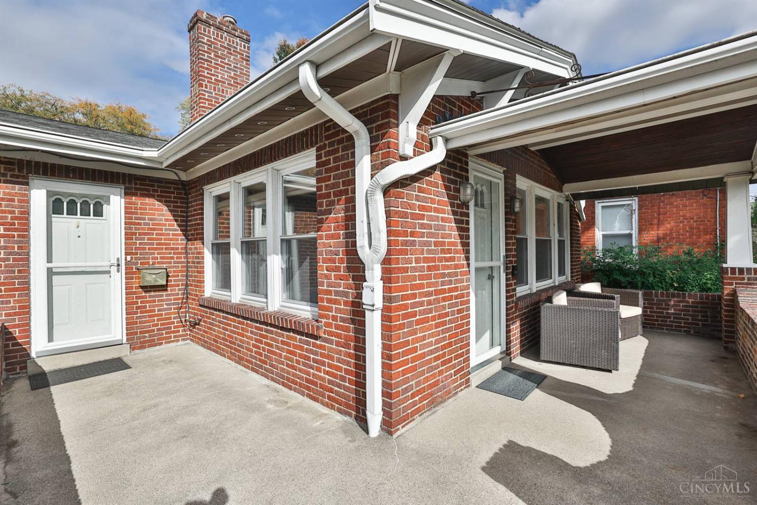 2228 Cathedral Avenue