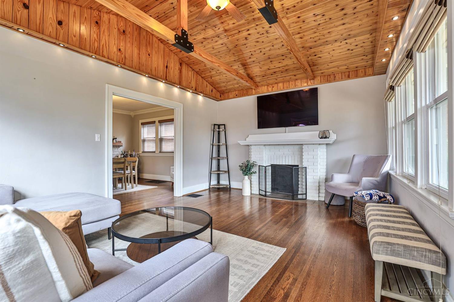 2228 Cathedral Avenue