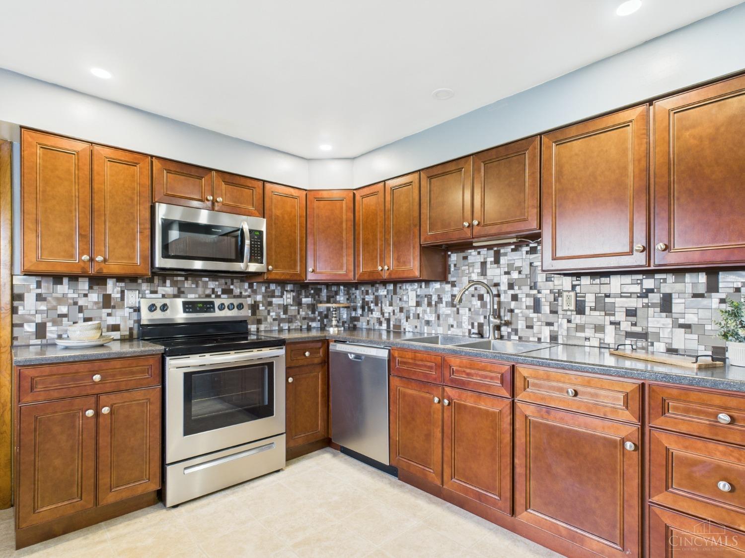 Clearcreek Twp., Ohio 45458, United States, 3 Bedrooms Bedrooms, ,1 BathroomBathrooms,Residential,Pending,97987