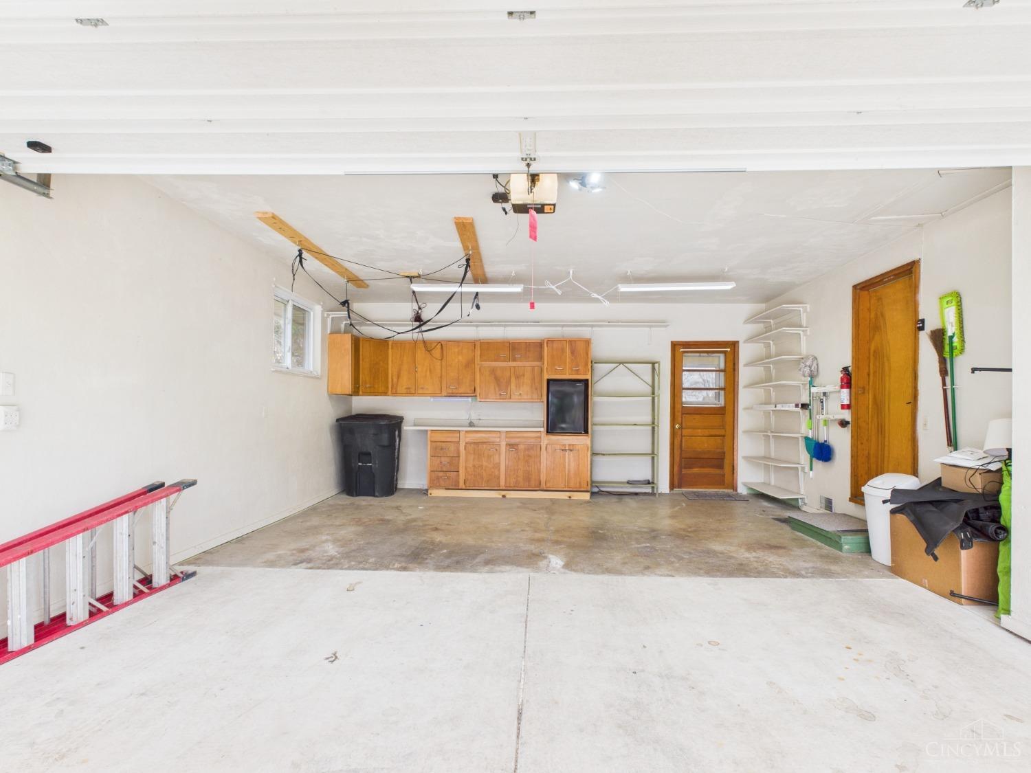 Clearcreek Twp., Ohio 45458, United States, 3 Bedrooms Bedrooms, ,1 BathroomBathrooms,Residential,Pending,97987