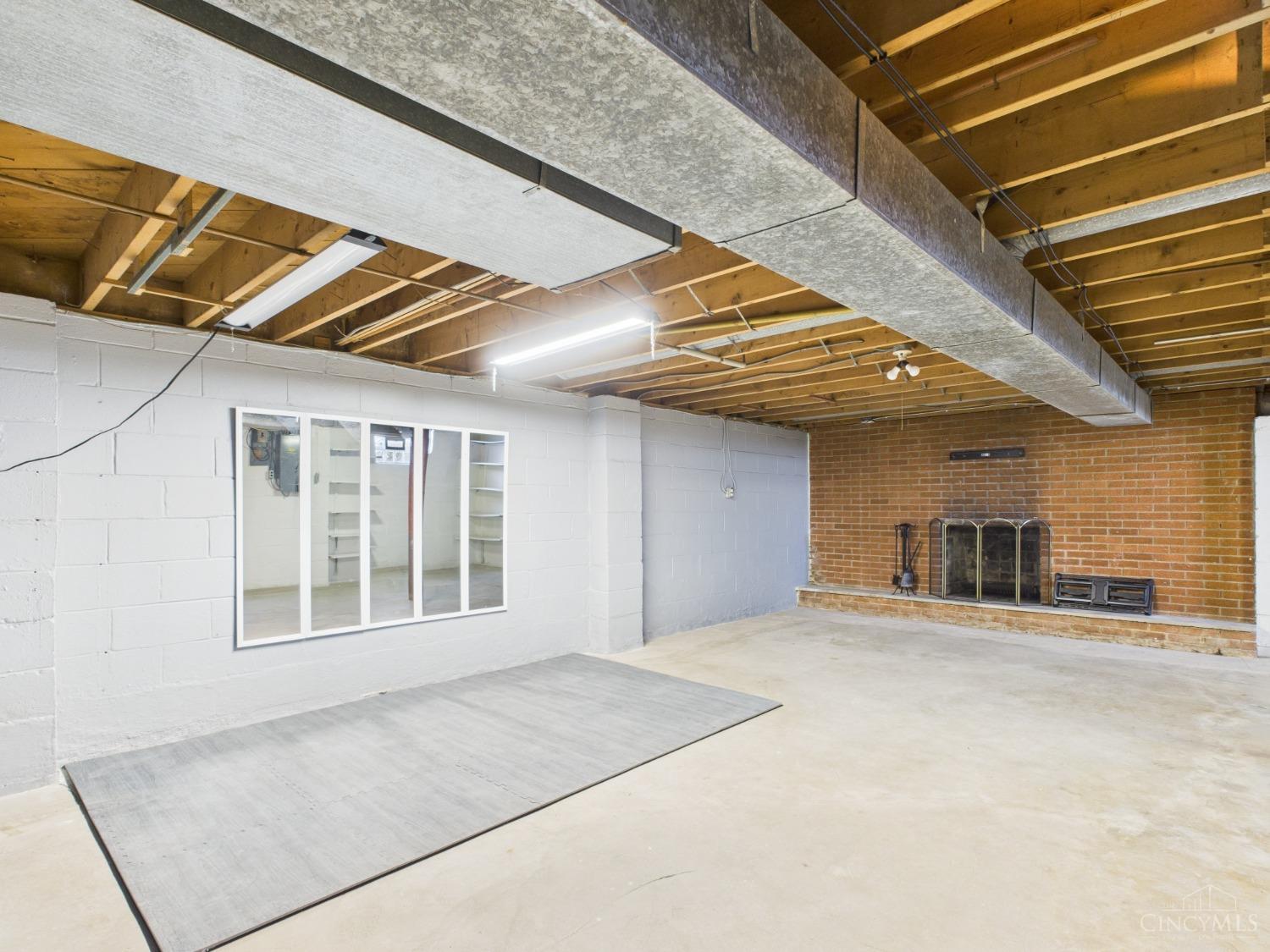 Clearcreek Twp., Ohio 45458, United States, 3 Bedrooms Bedrooms, ,1 BathroomBathrooms,Residential,Pending,97987