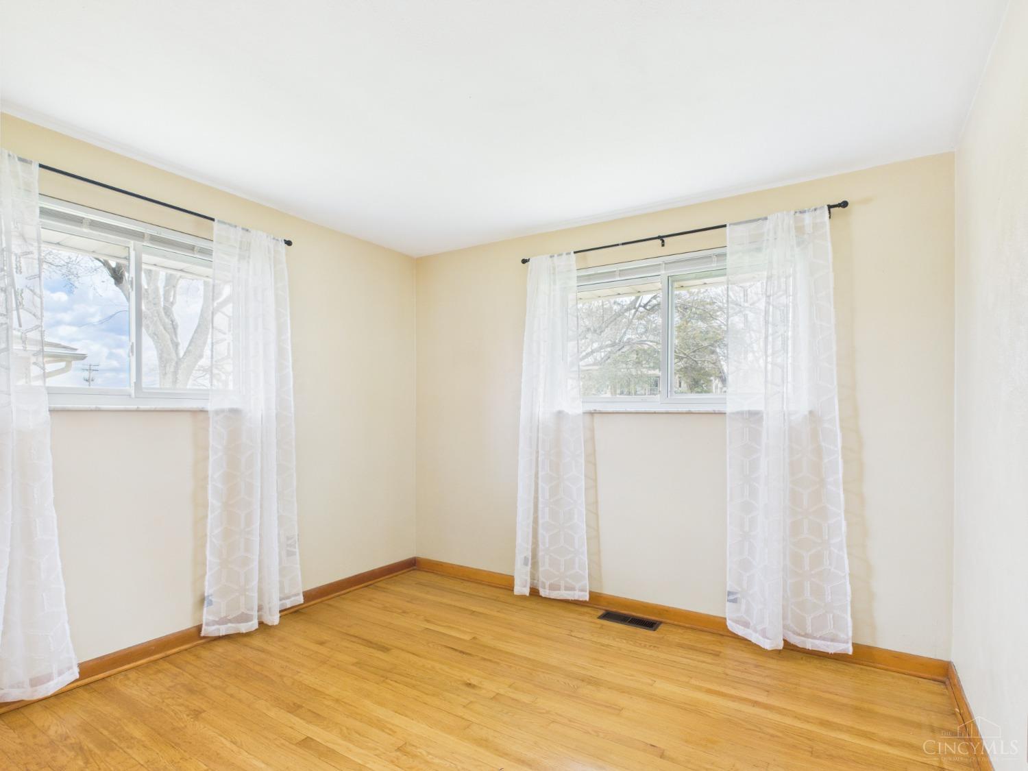 Clearcreek Twp., Ohio 45458, United States, 3 Bedrooms Bedrooms, ,1 BathroomBathrooms,Residential,Pending,97987