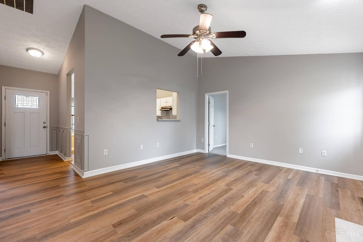 915 Kreider Court, Trenton, Ohio image 2