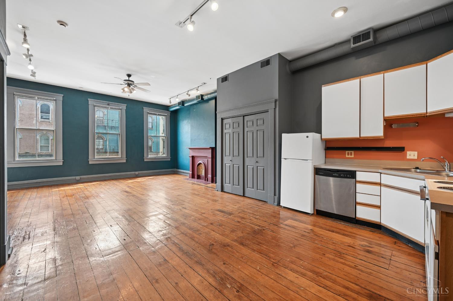 1341 Main Street 3