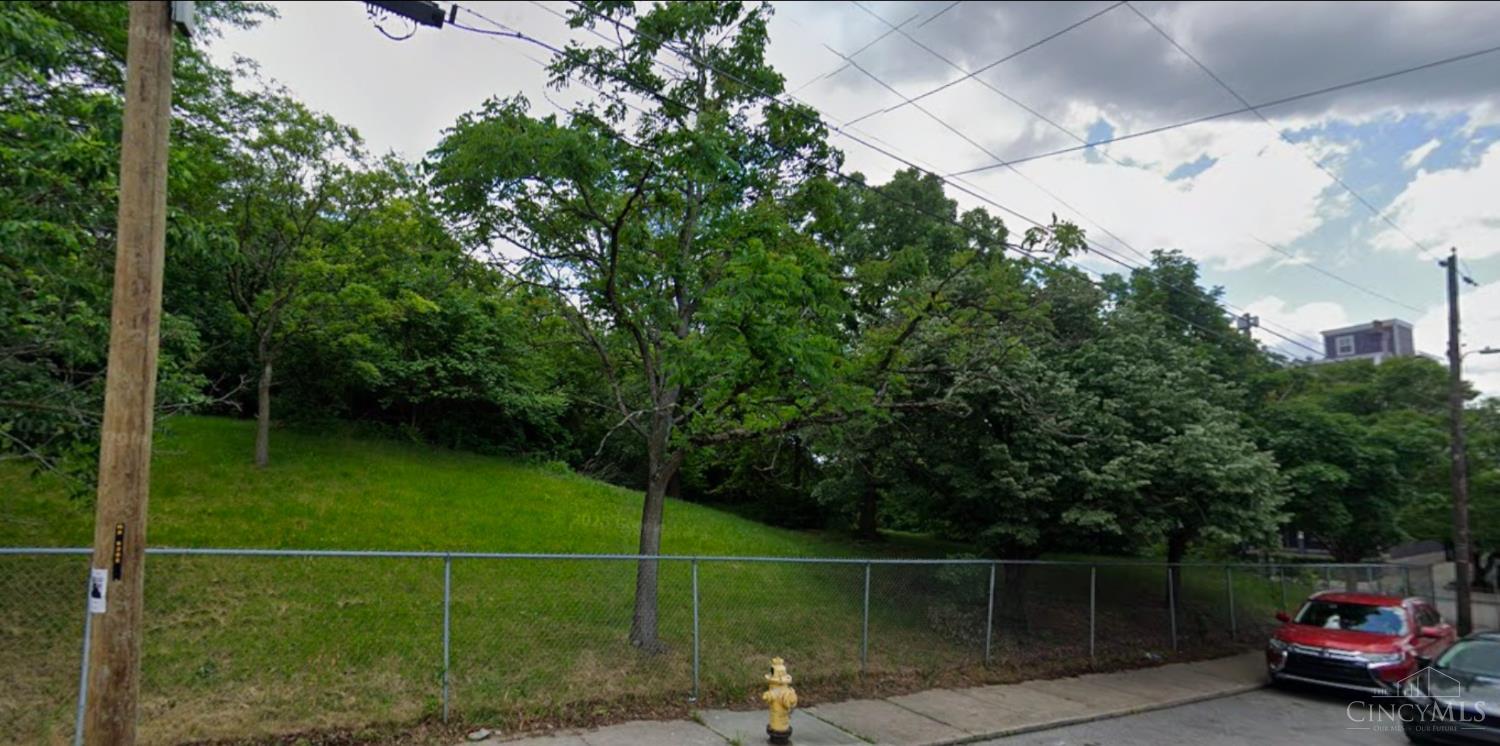 2232 Stratford Avenue