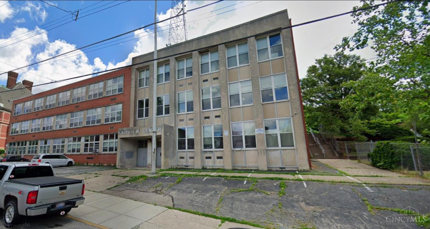 2232 Stratford Avenue