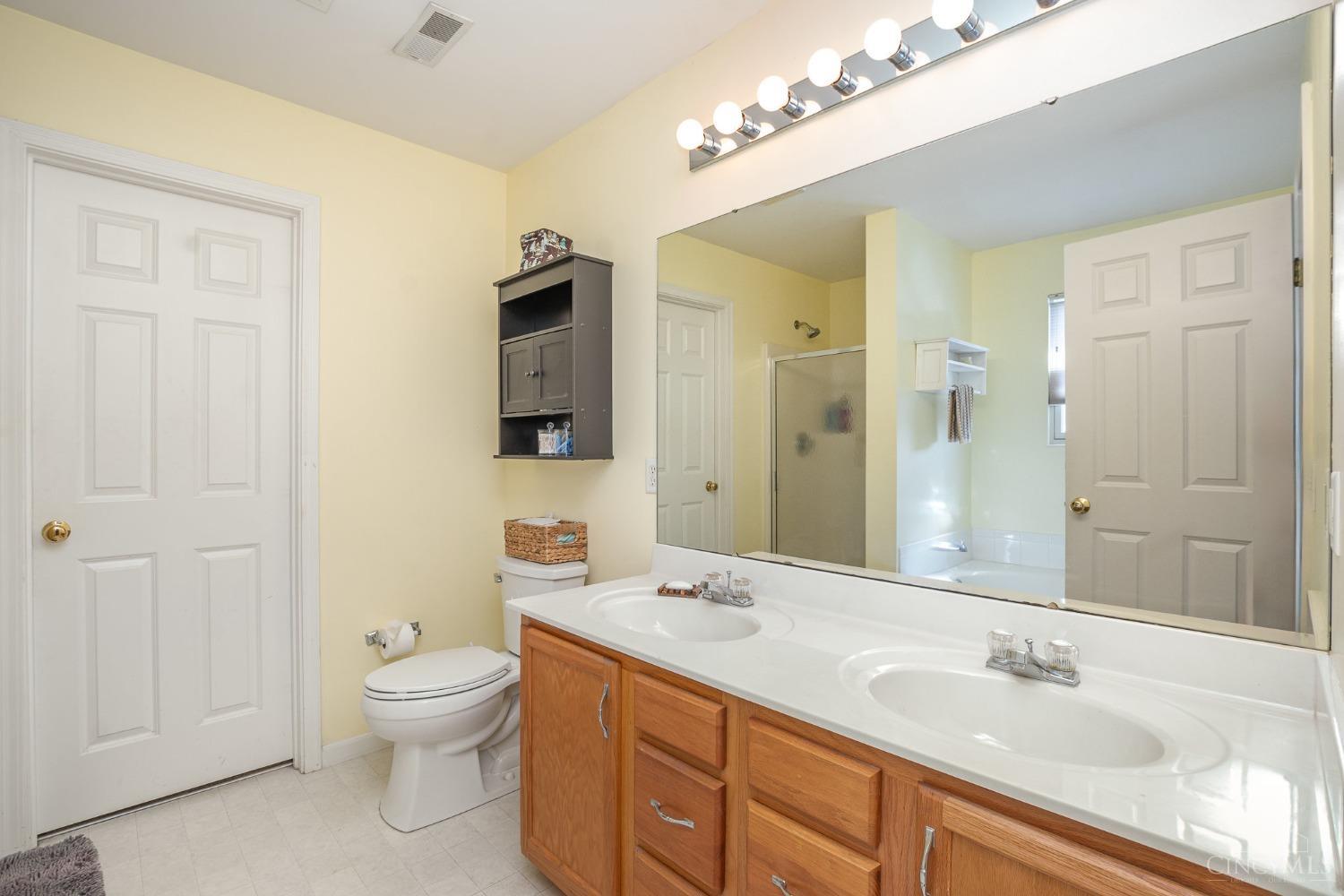 8230 Springleaf Lake Drive, Colerain Twp, Ohio image 16
