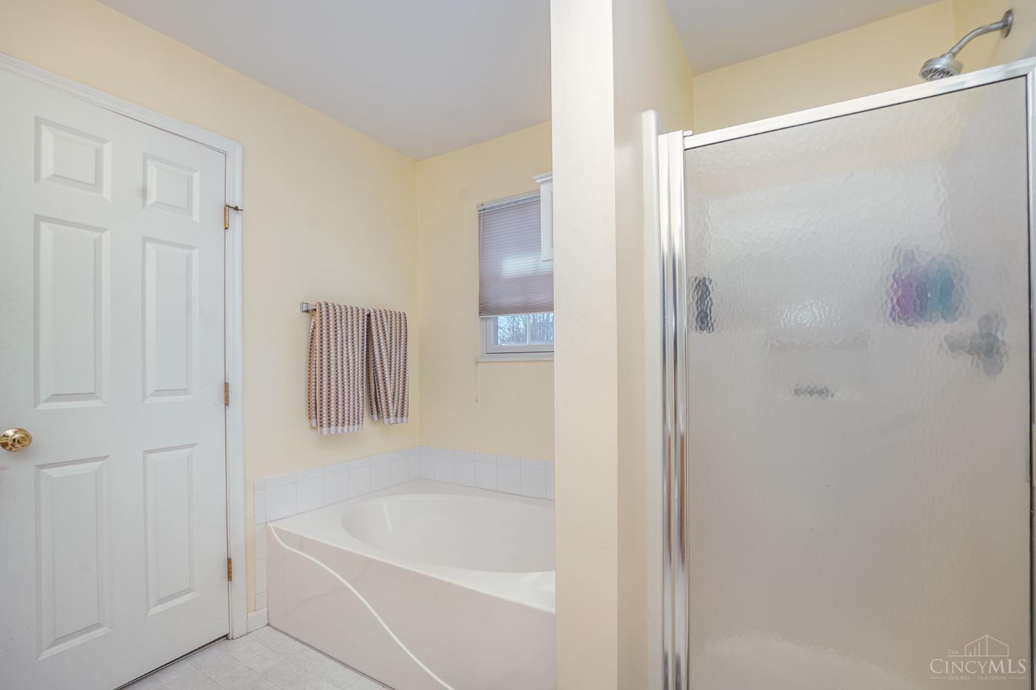 8230 Springleaf Lake Drive, Colerain Twp, Ohio image 17