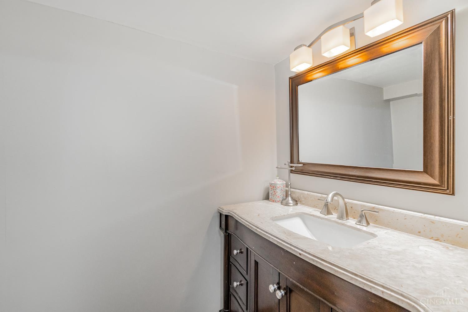 10128 Zig Zag Road, Blue Ash, Ohio image 31