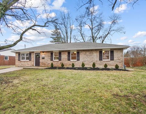 Photo of 913 Hartz Drive, Lebanon, OH 45036 (MLS # 1865978)