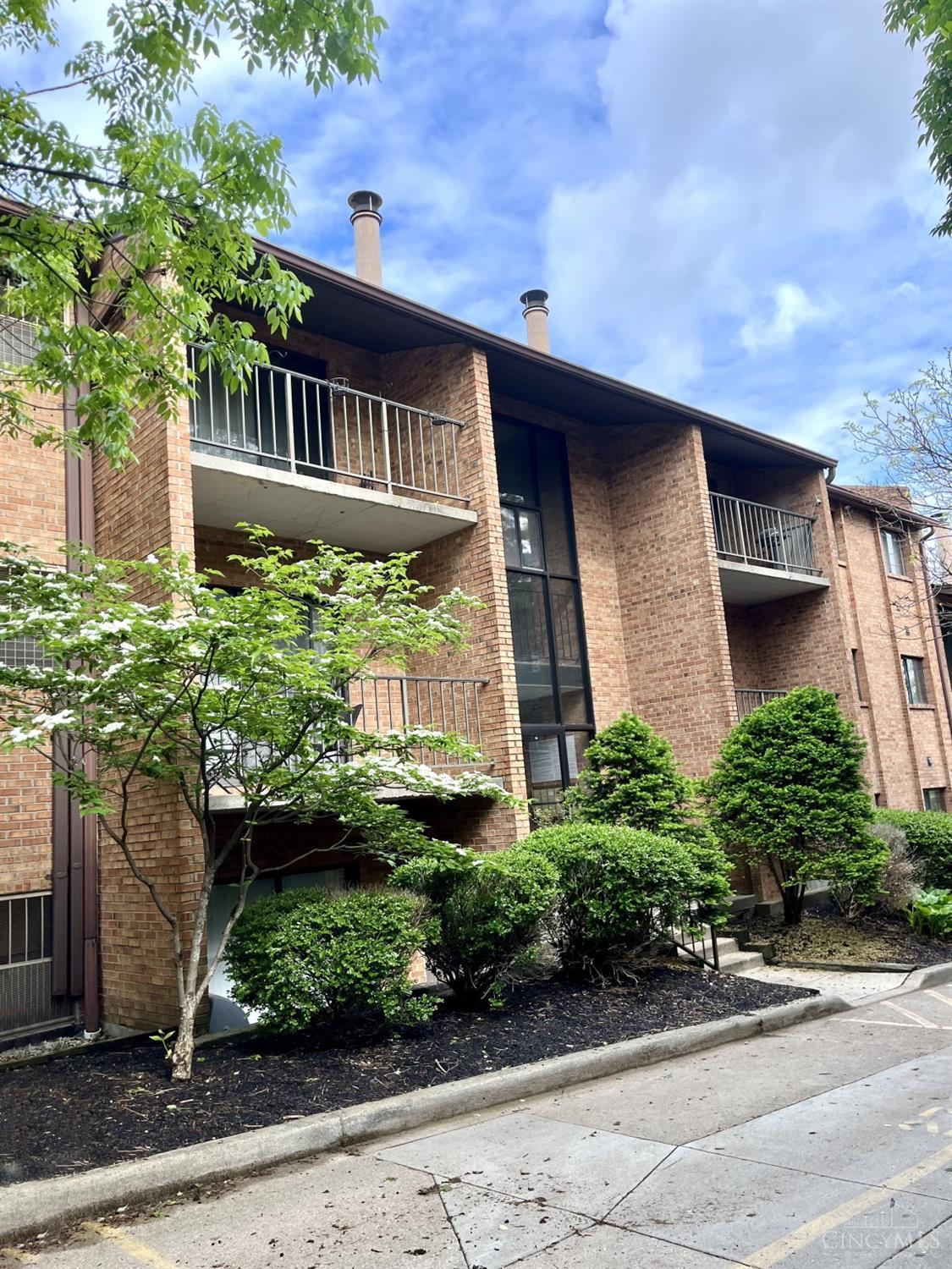 522 Riddle Road #24, Cincinnati, Ohio image 2