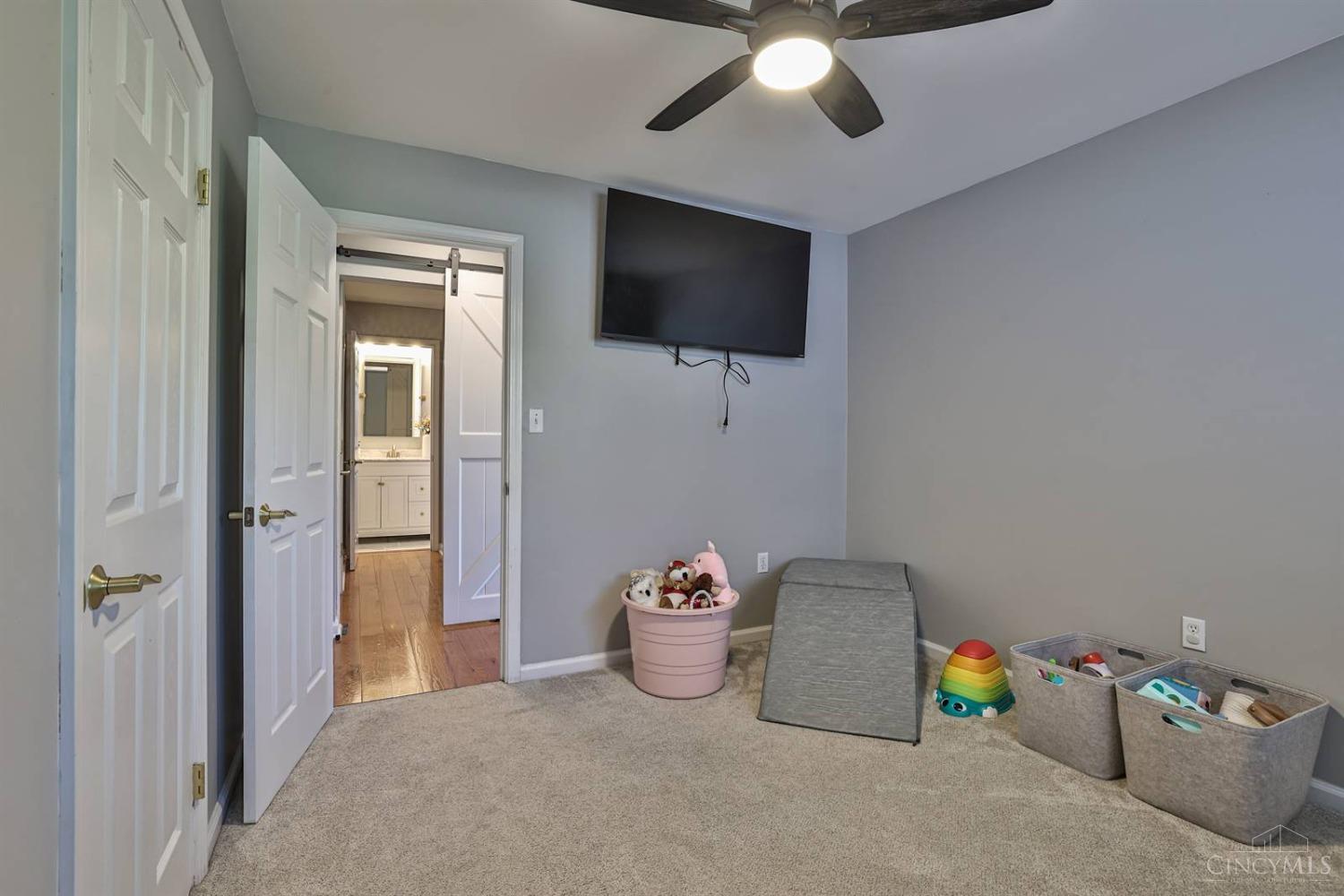 2537 Moundview Drive, Norwood, Ohio image 25