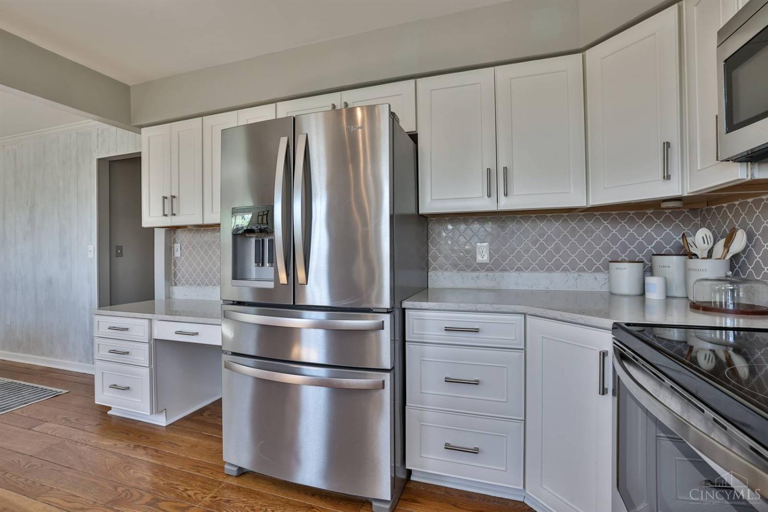 2537 Moundview Drive, Norwood, Ohio image 13