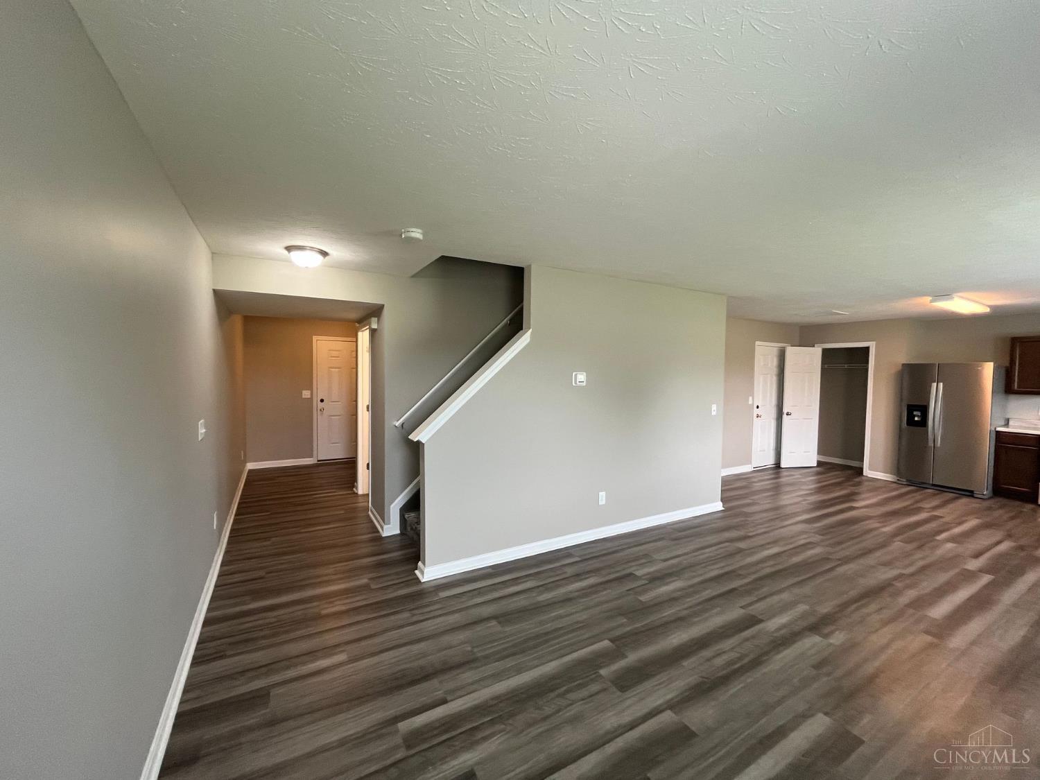 821 Prescot Circle, Trenton, Ohio image 2