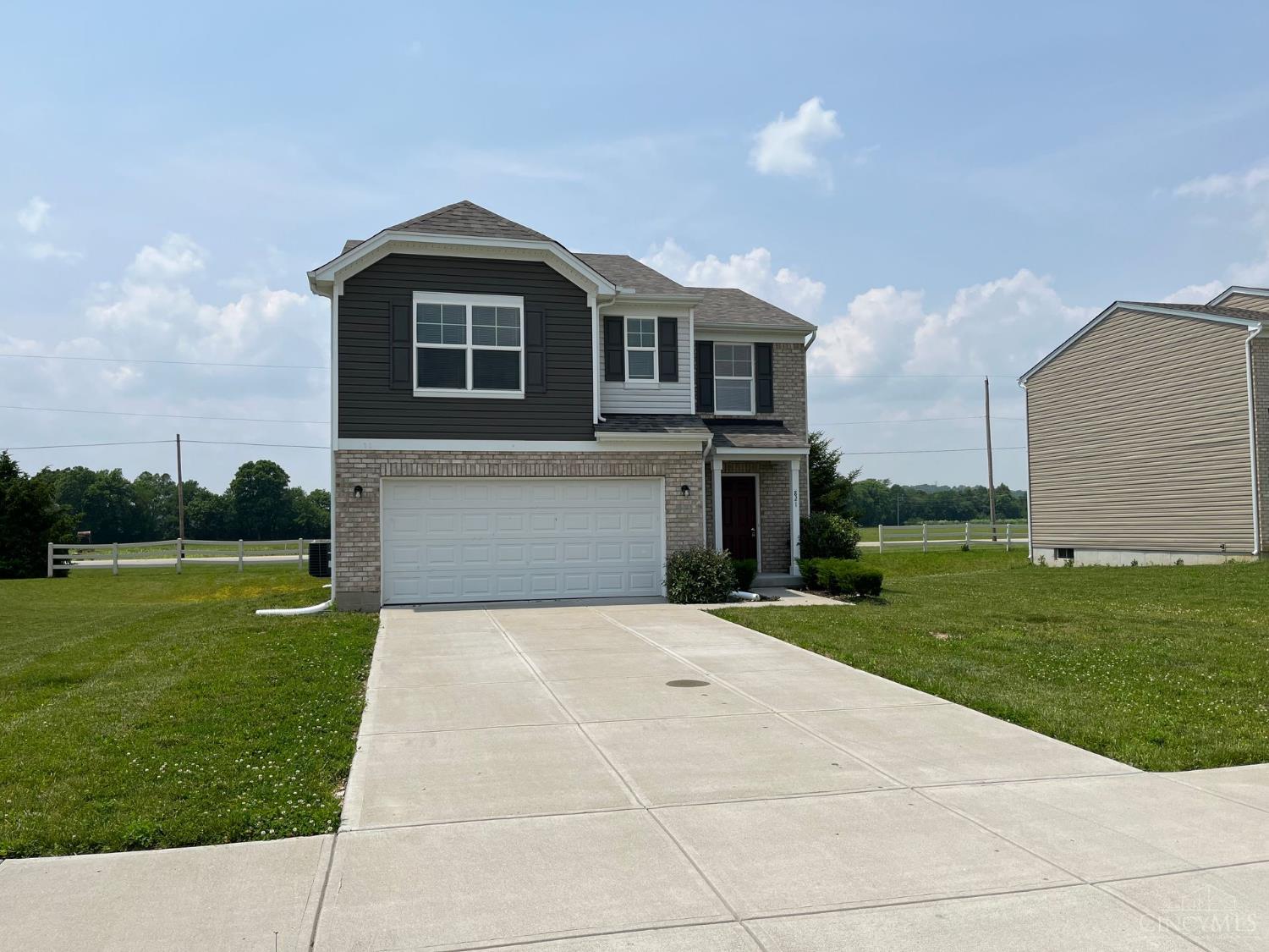 821 Prescot Circle, Trenton, Ohio image 1