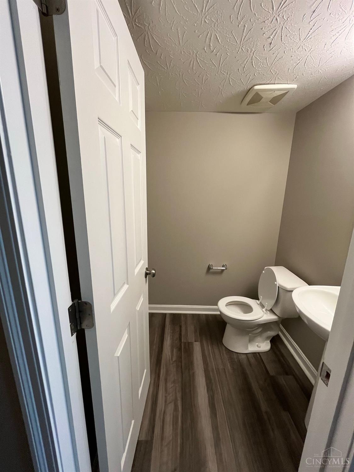 821 Prescot Circle, Trenton, Ohio image 5