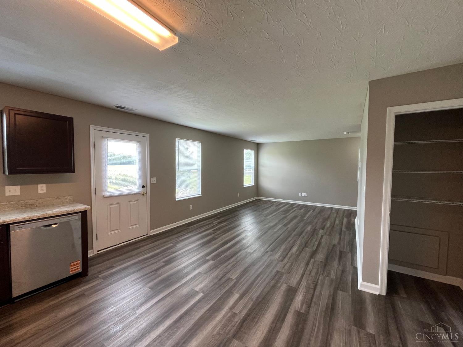 821 Prescot Circle, Trenton, Ohio image 4