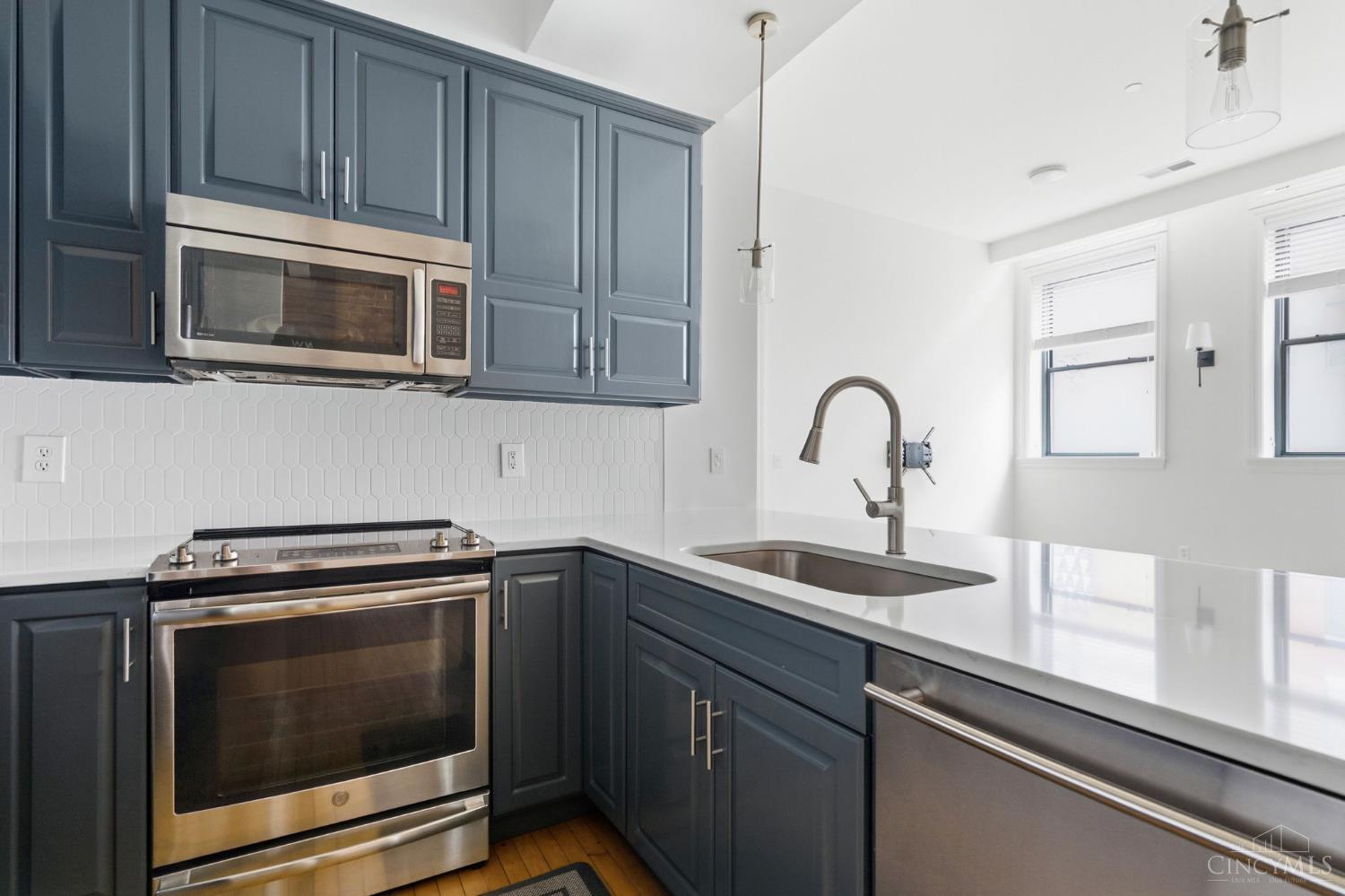 1125 St Gregory Street 202