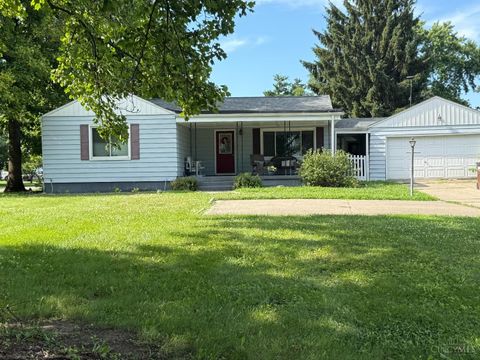 Homes For Sale - 5001 Central Avenue<br/> Middletown, OH 45044