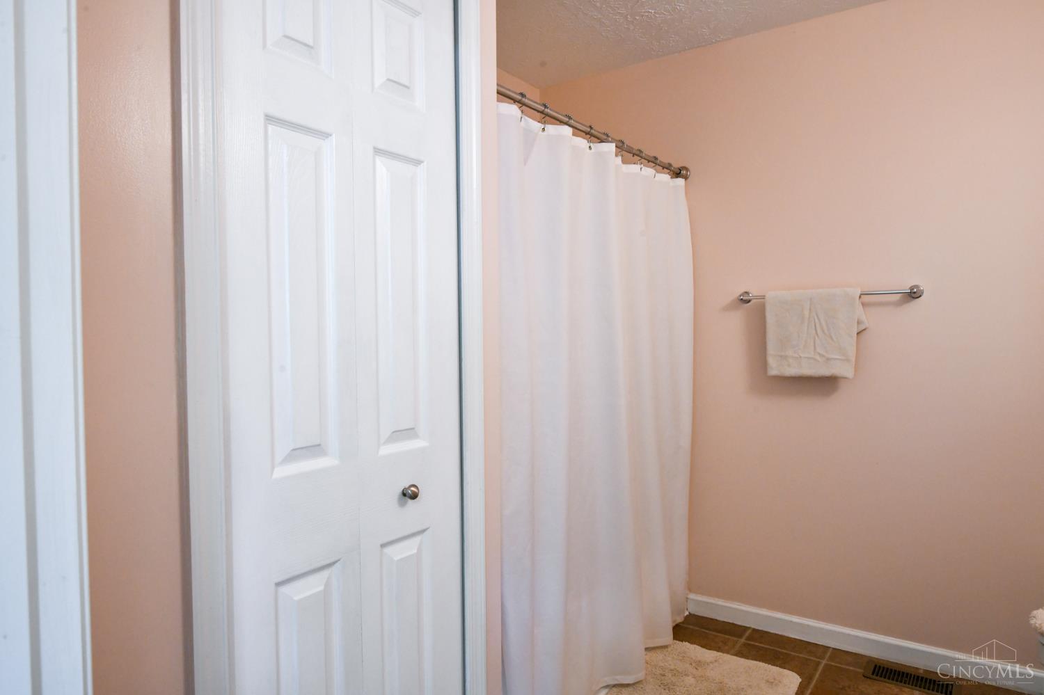 Liberty Twp, Ohio 45011, United States, 4 Bedrooms Bedrooms, ,3 BathroomsBathrooms,Residential,Pending,129670