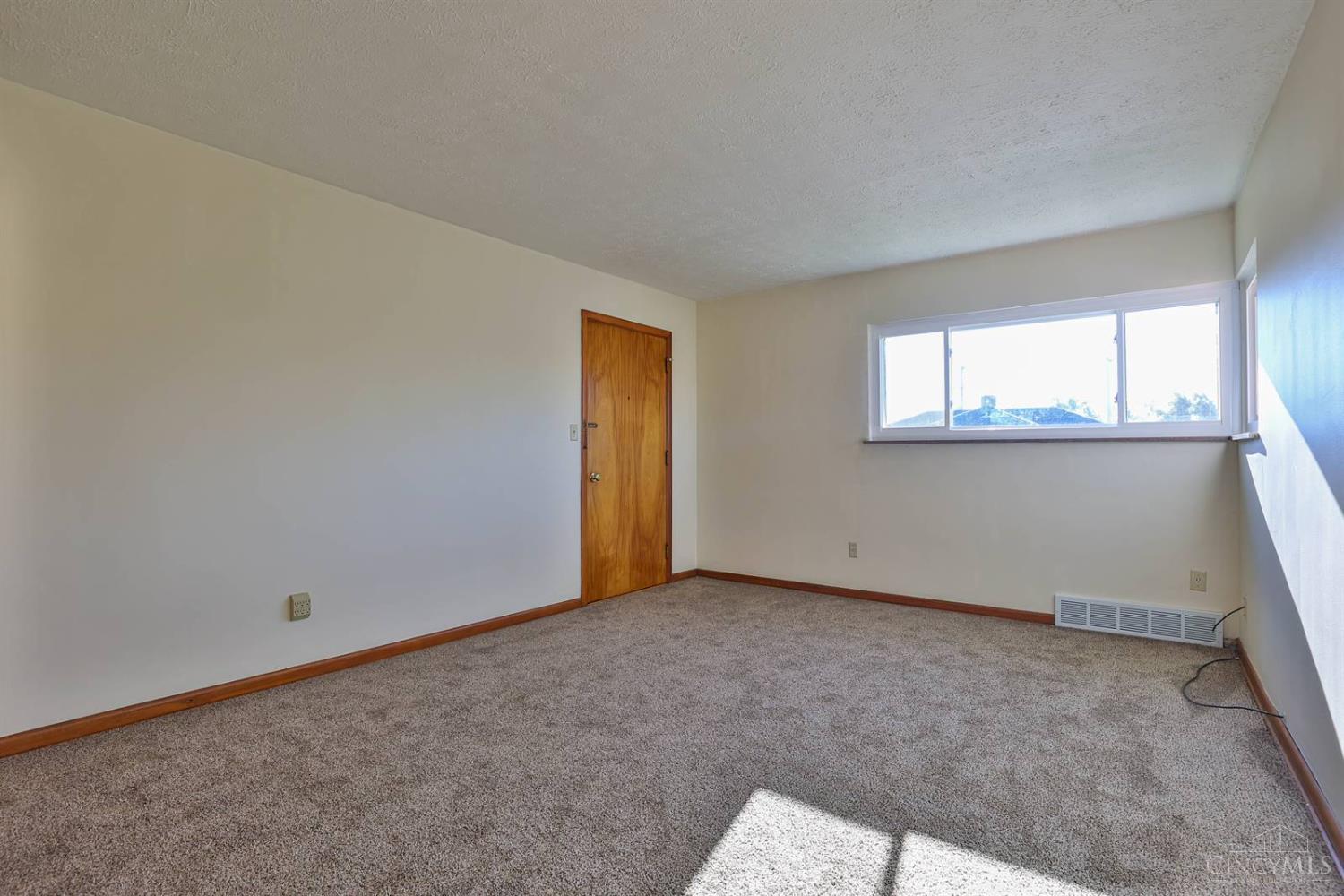 82 Brookwood Avenue D16