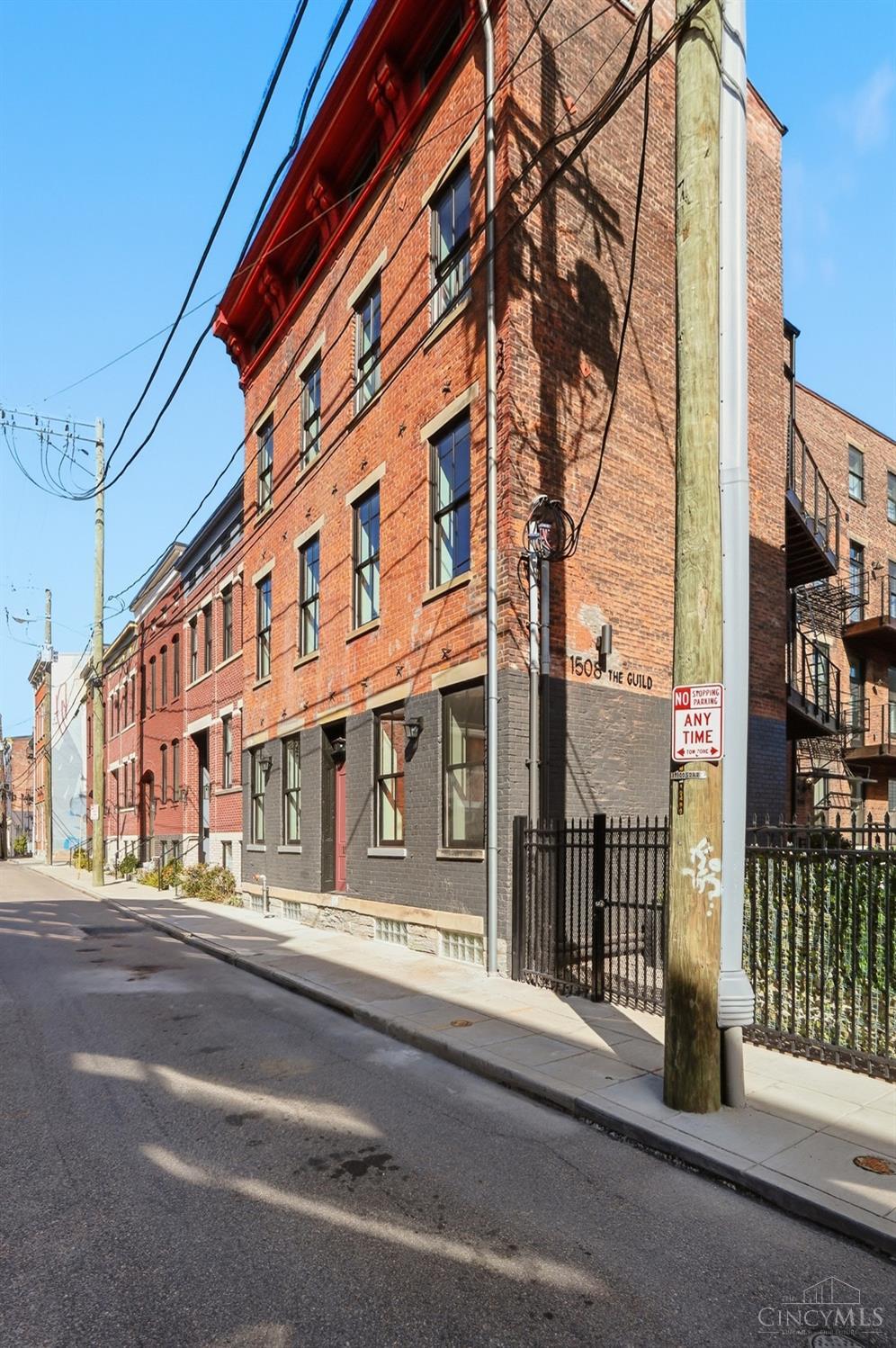 1508 Pleasant Street 201