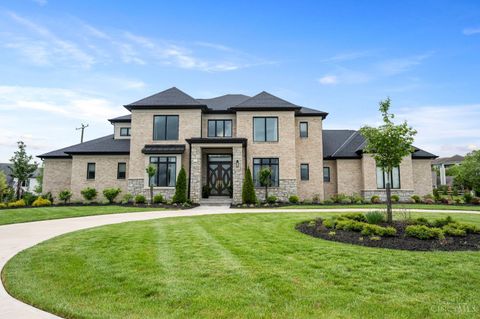 Photo of 15 Old Orchard Lane, Indian Hill, OH 45242 (MLS # 1856128)