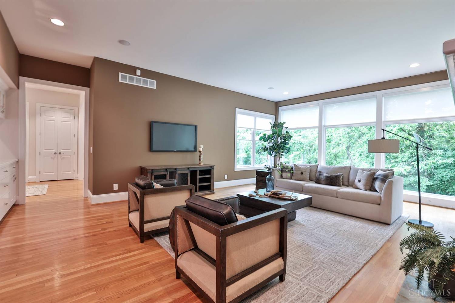 680 Spring Hill Lane, Cincinnati, Ohio image 10