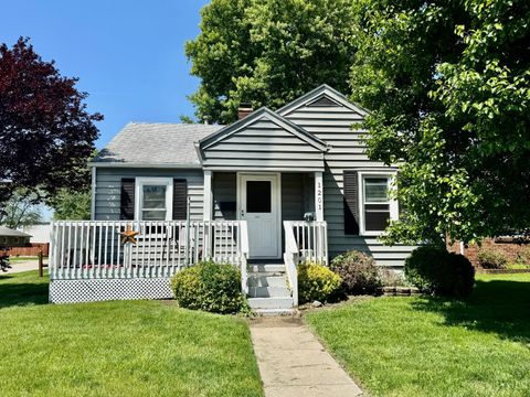 Photo of 1201 Eureka Drive, Kettering, OH 45419 (MLS # 1879643)
