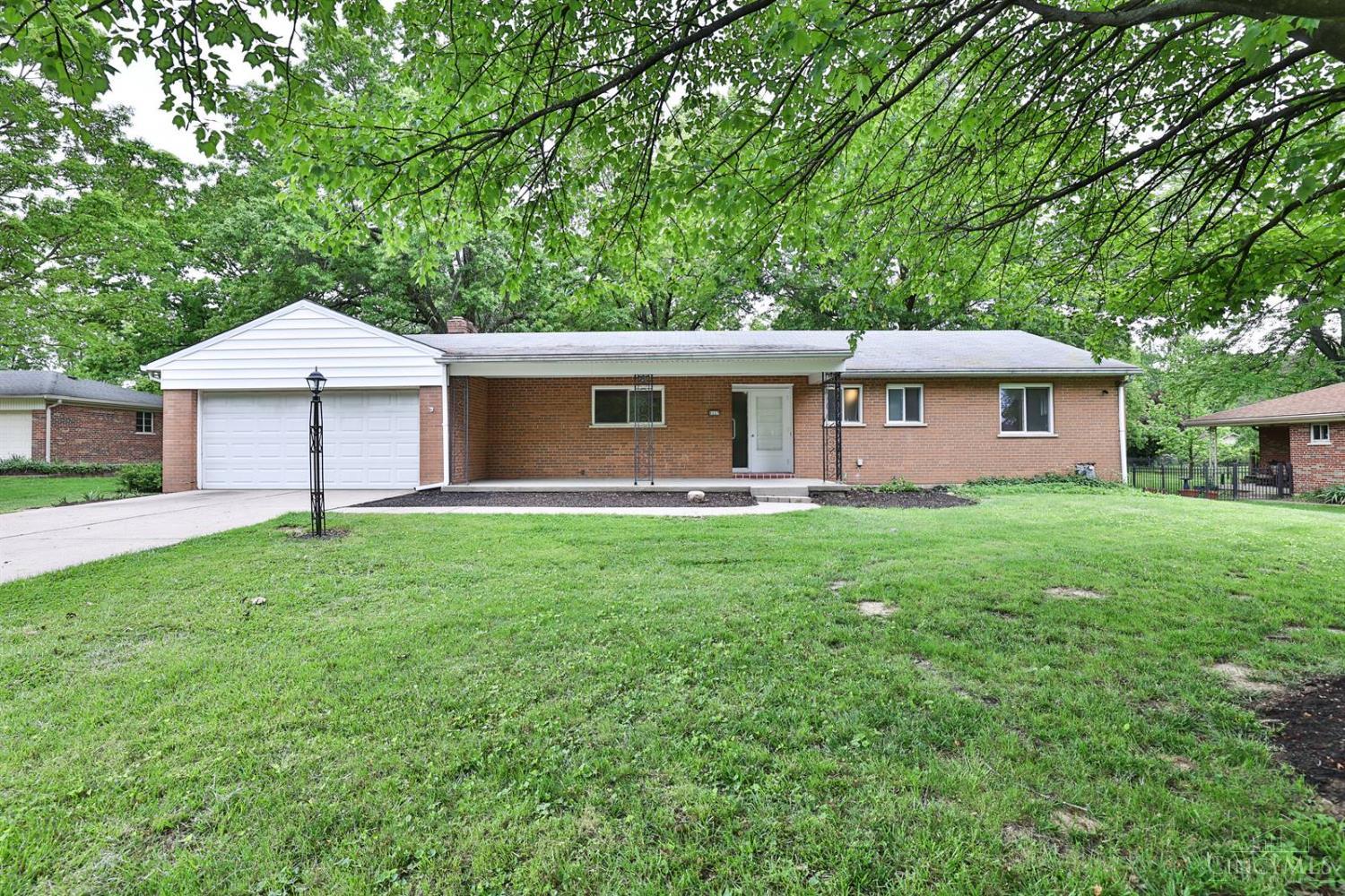 8667 Woodview Drive, Springfield Twp., Ohio image 2