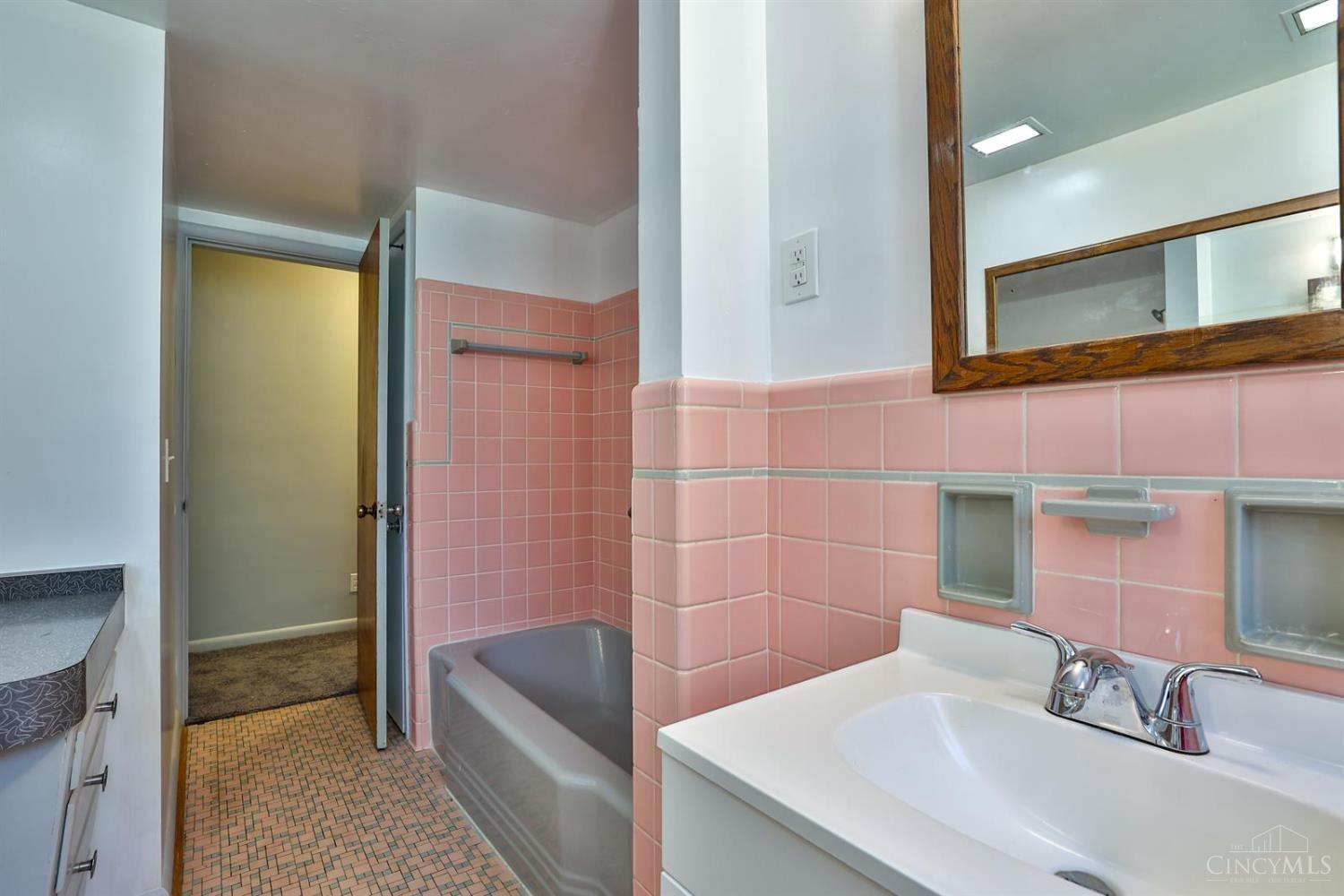 8667 Woodview Drive, Springfield Twp., Ohio image 26