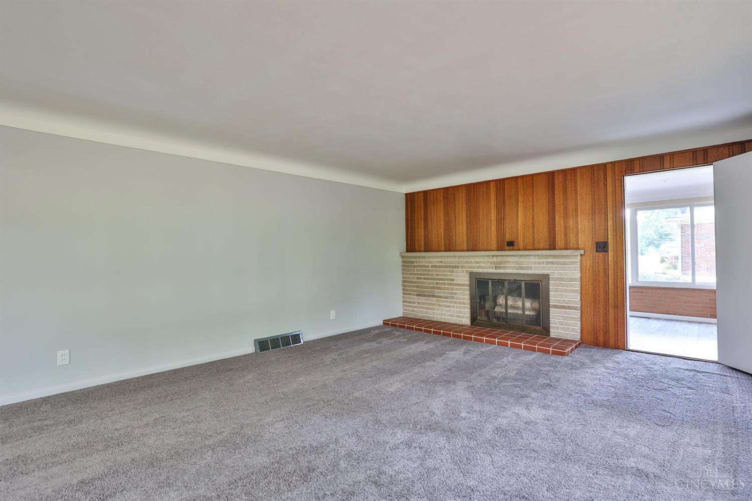 8667 Woodview Drive, Springfield Twp., Ohio image 7